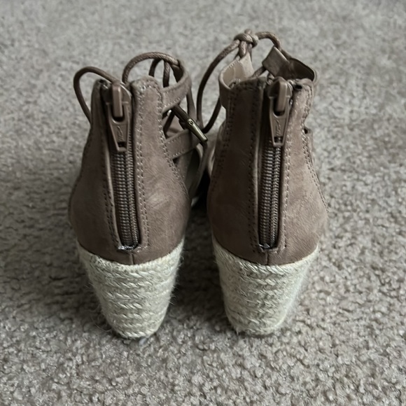 DV by Dolce Vita Tan Tie-Up Wedge Espadrilles - Picture 4 of 5